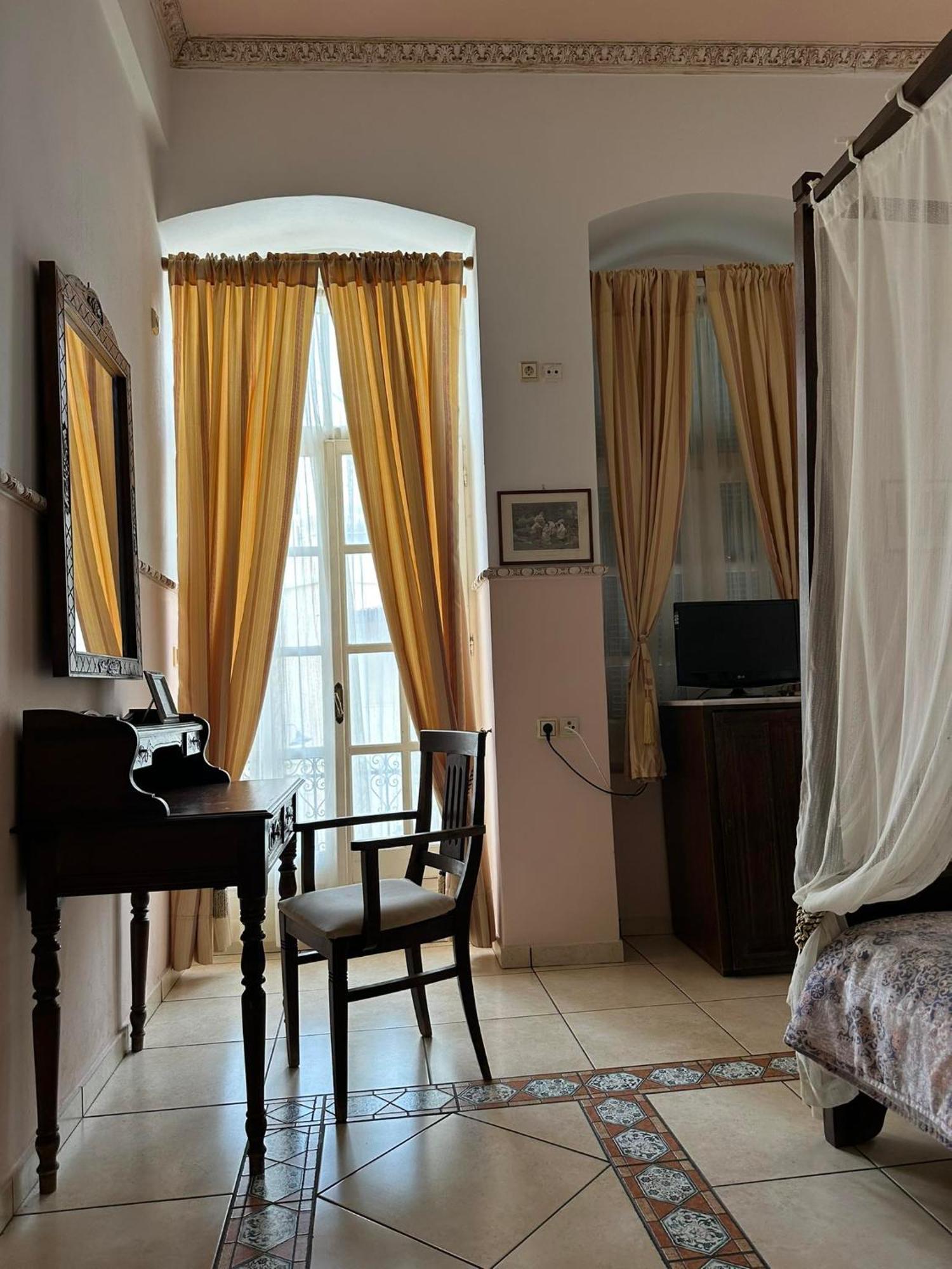 Monte Kristo Hotel Ermoupoli Esterno foto