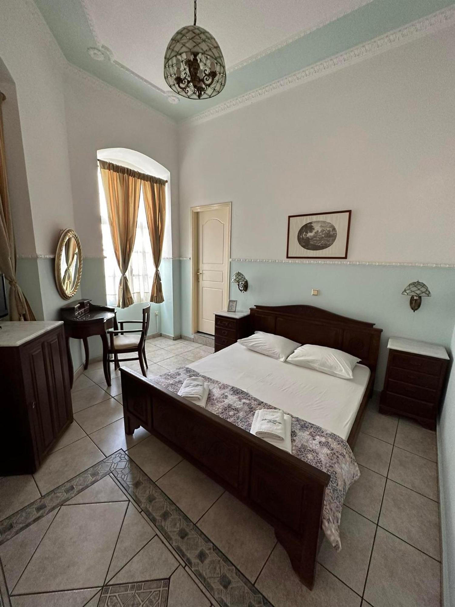 Monte Kristo Hotel Ermoupoli Esterno foto