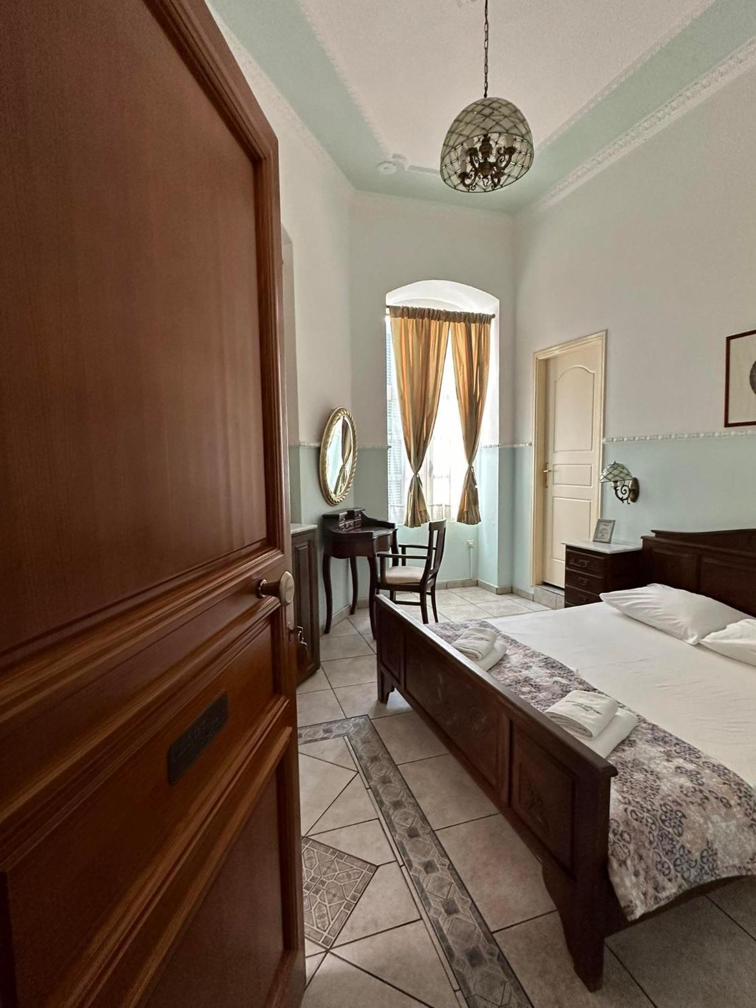 Monte Kristo Hotel Ermoupoli Esterno foto