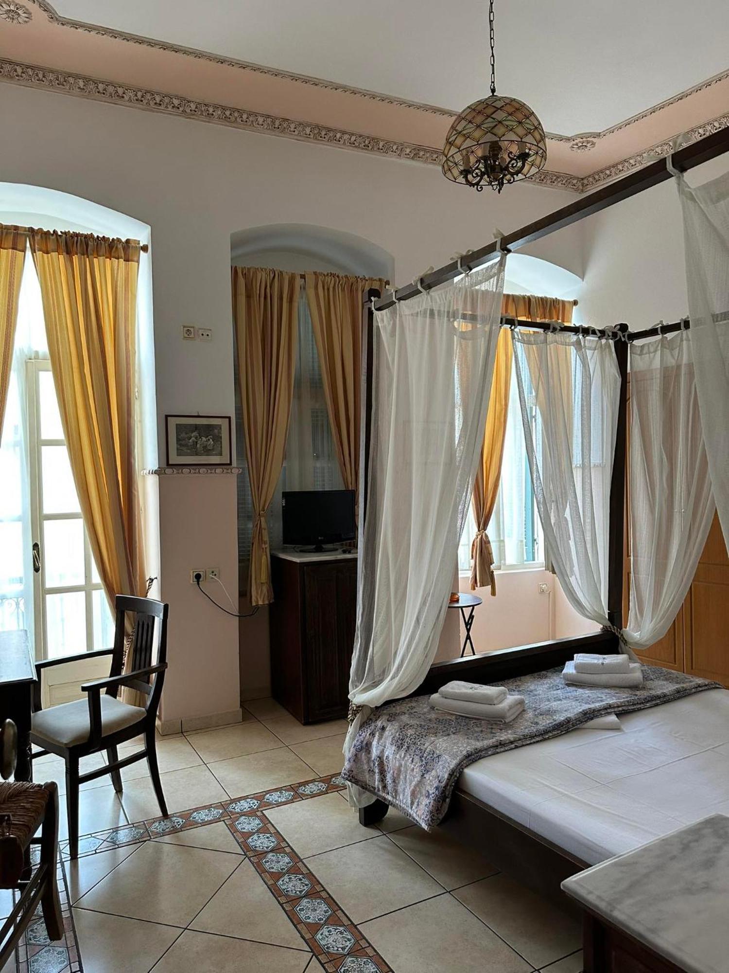 Monte Kristo Hotel Ermoupoli Esterno foto