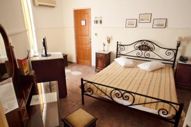 Monte Kristo Hotel Ermoupoli Esterno foto